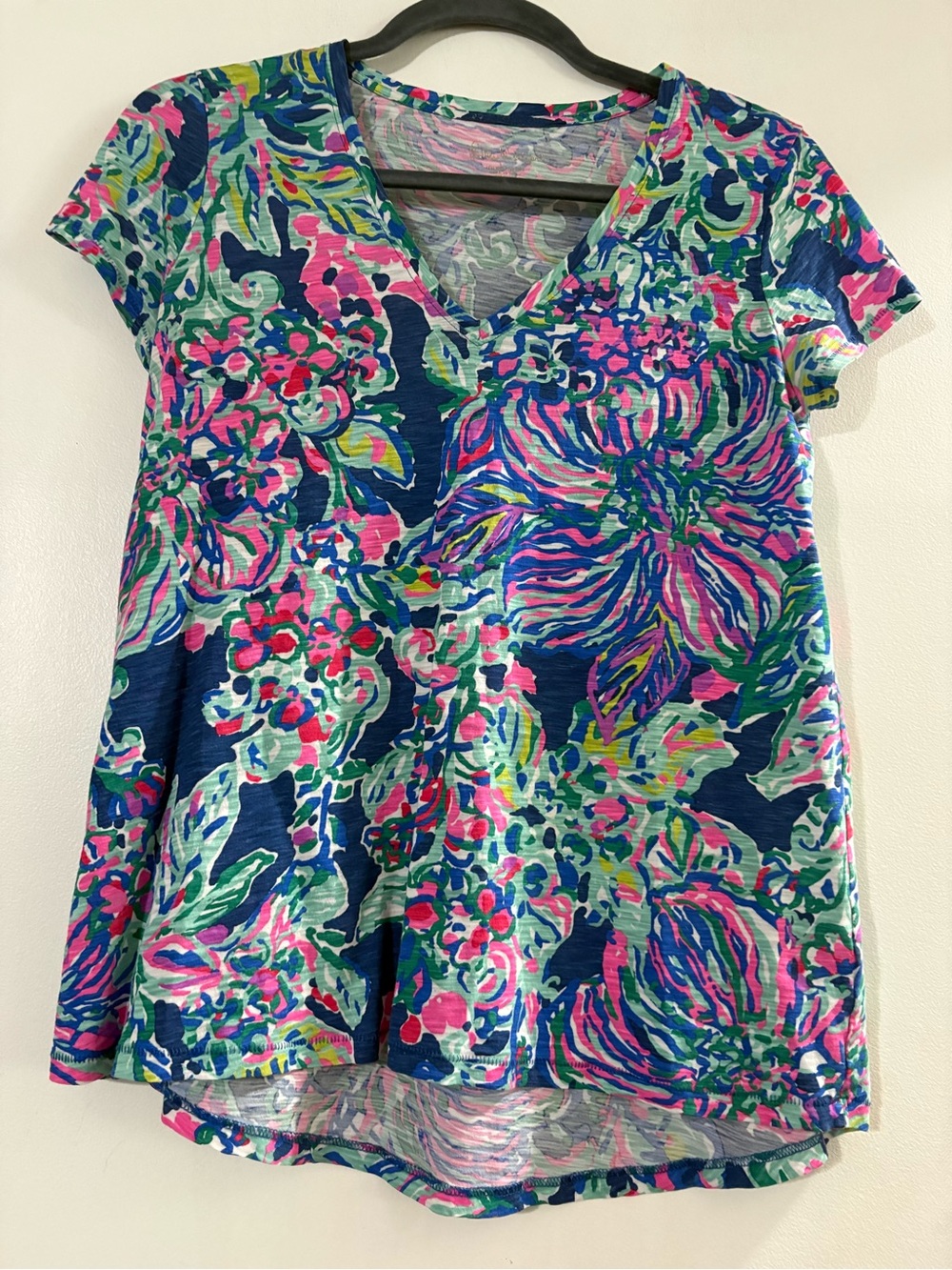 Lilly Pulitzer Etta V-neck cap sleeve top size XS. Beach Resort Vacation